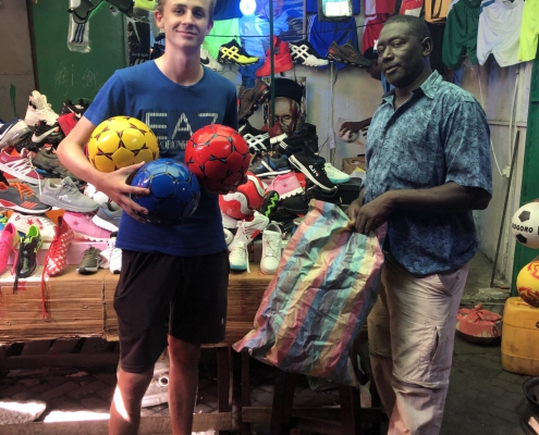 2019: Inkoop voetballen voor lokale school Senegal