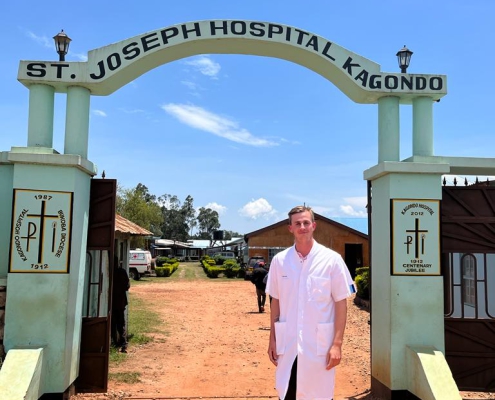Armando werkt in St. Joseph Hospital Kagono