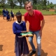 Kind kan naar school dankzij donaties van HKWF
