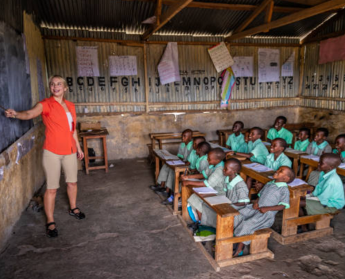 Lesgeven op scholen op missiereis Global Young Mission Gambia